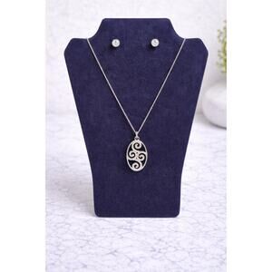 Gorgeous Silver Tone Necklace and Crystal Stud Earrings!